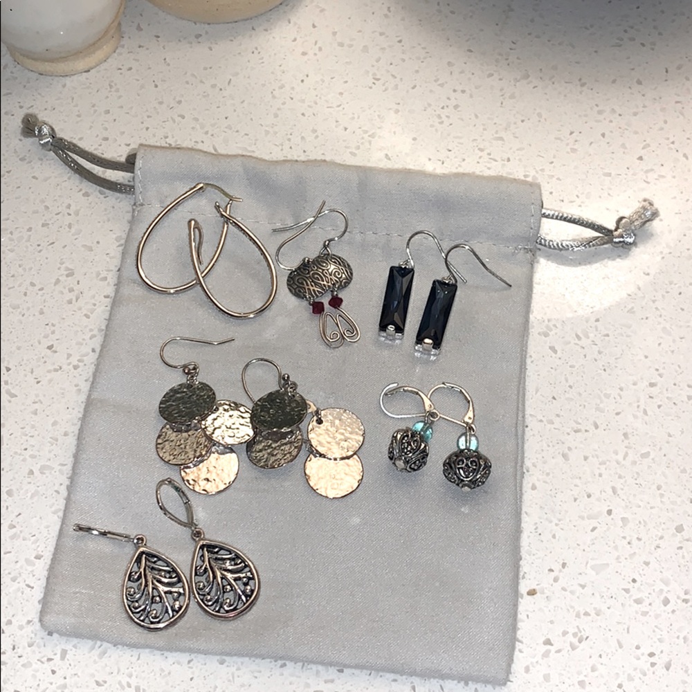 SILVER TONE EARRING SET